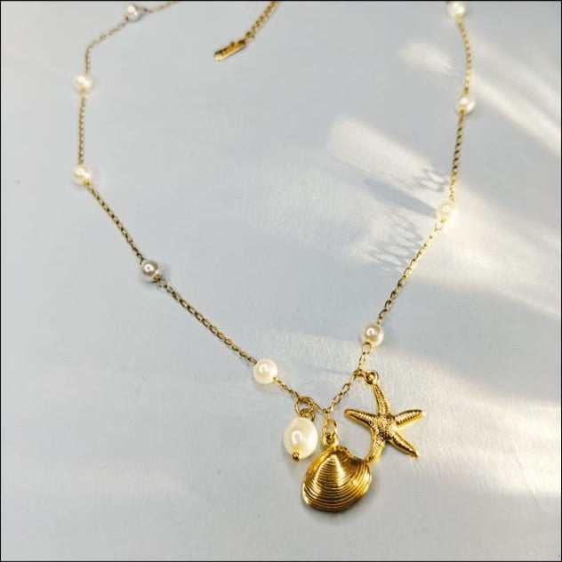 The Golden Seashell Necklace (Stainless steel)