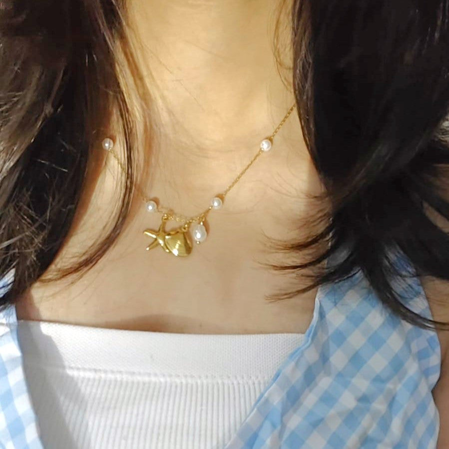 The Golden Seashell Necklace (Stainless steel)